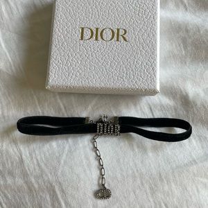 Black velvet Dior choker